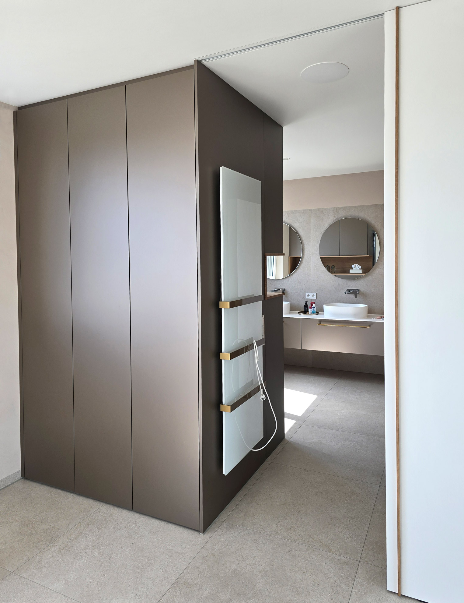 Badschrank als Raumtrenner