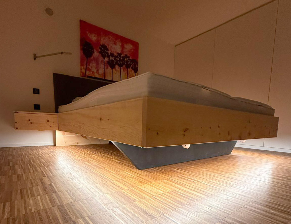 Zirbebett von unten. Freischwebende Optik